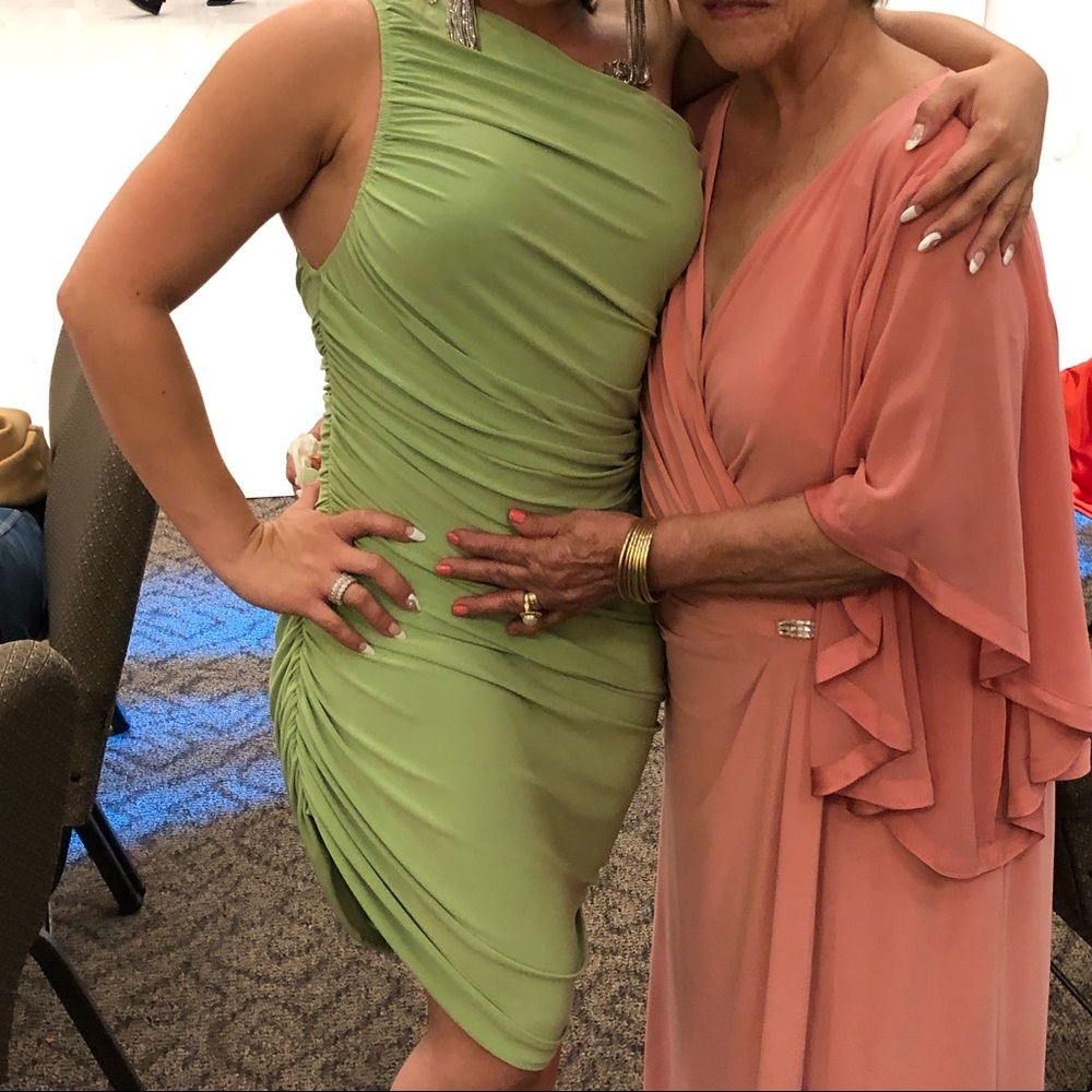 Norma Kamali Diana dress in Gemini Green - Picture 2 of 4